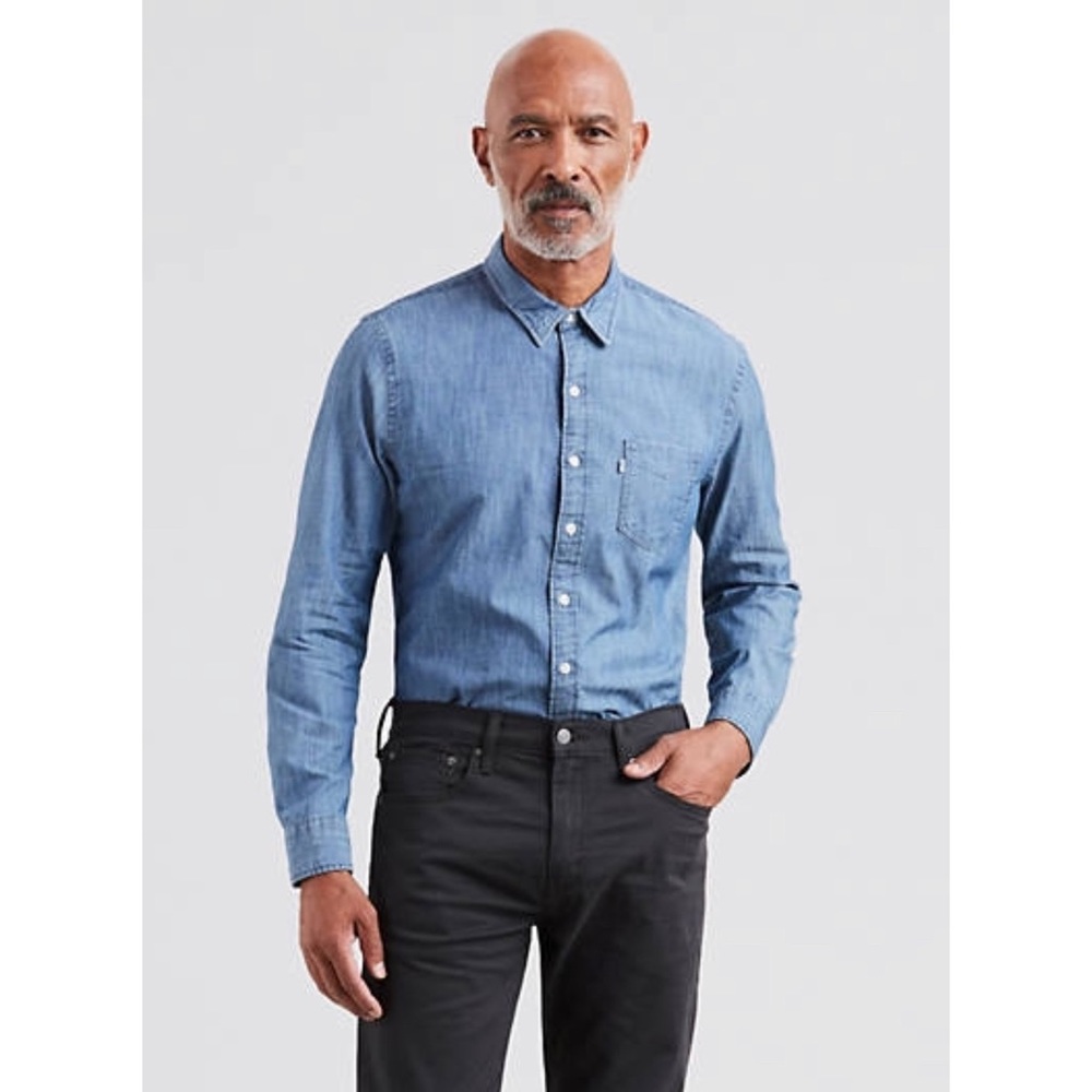 •NWOT• Levi’s Men’s Light Blue Button Down Shirt